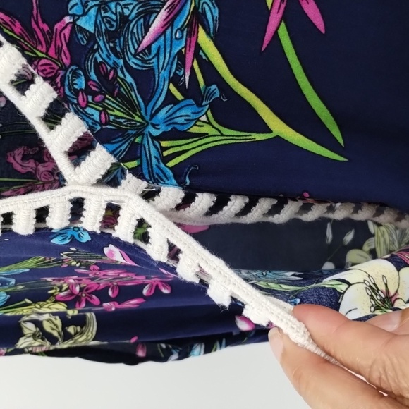 Umgee shorts romper floral print open back size large with pockets lace trim - Picture 4 of 8